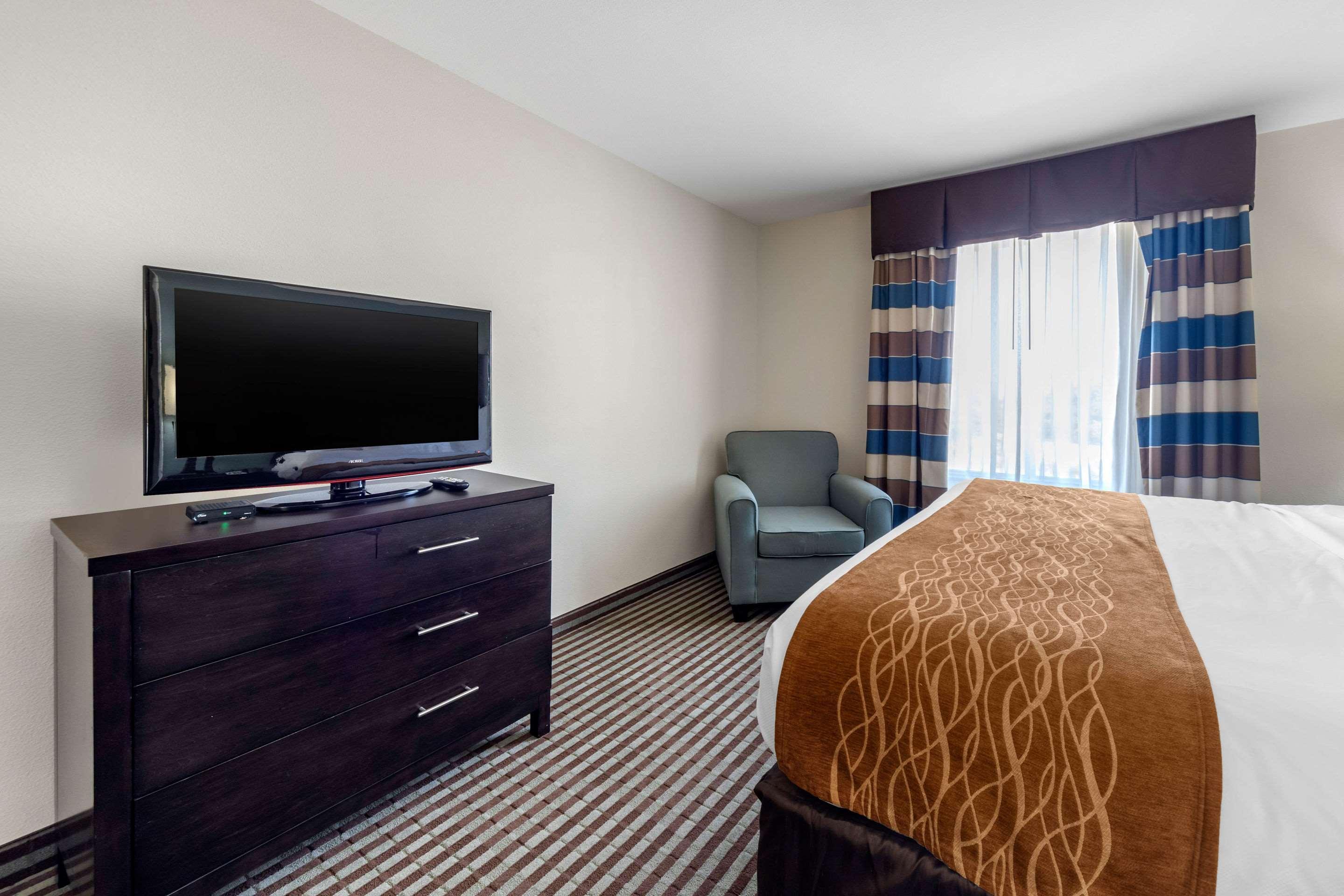 Hotel Comfort & I-35 Perry