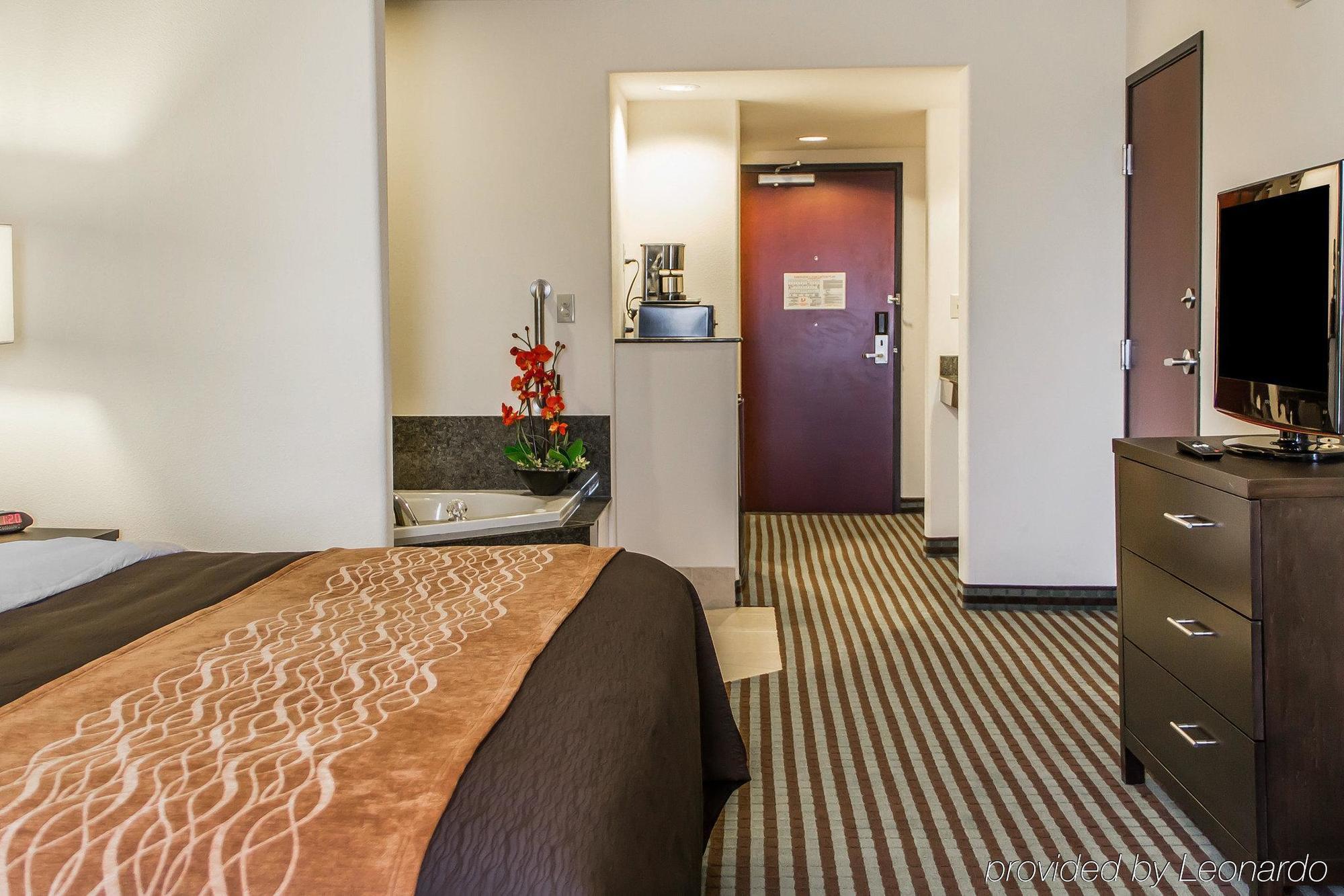 Hotel Comfort & I-35 Perry